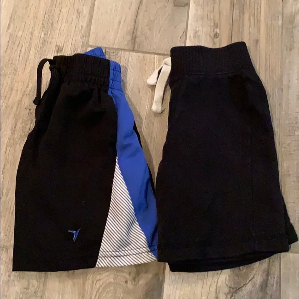 Bundle of 2 Old Navy sz 4T shorts